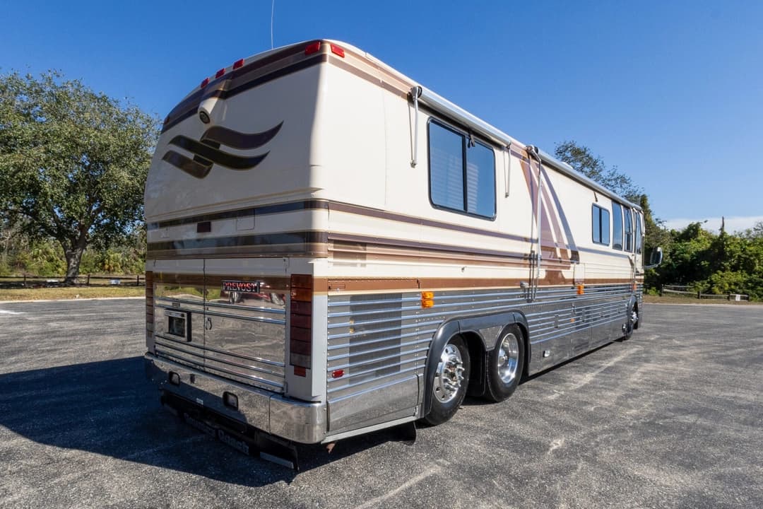 1991 Prevost Country Coach 40XL - Image 5