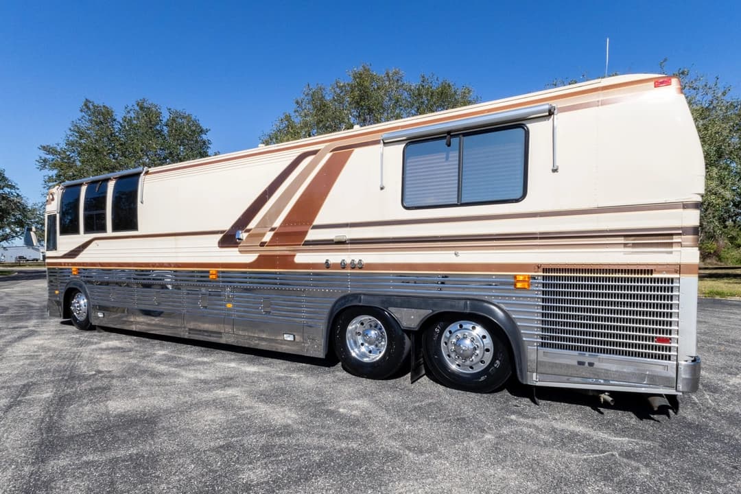 1991 Prevost Country Coach 40XL - Image 8