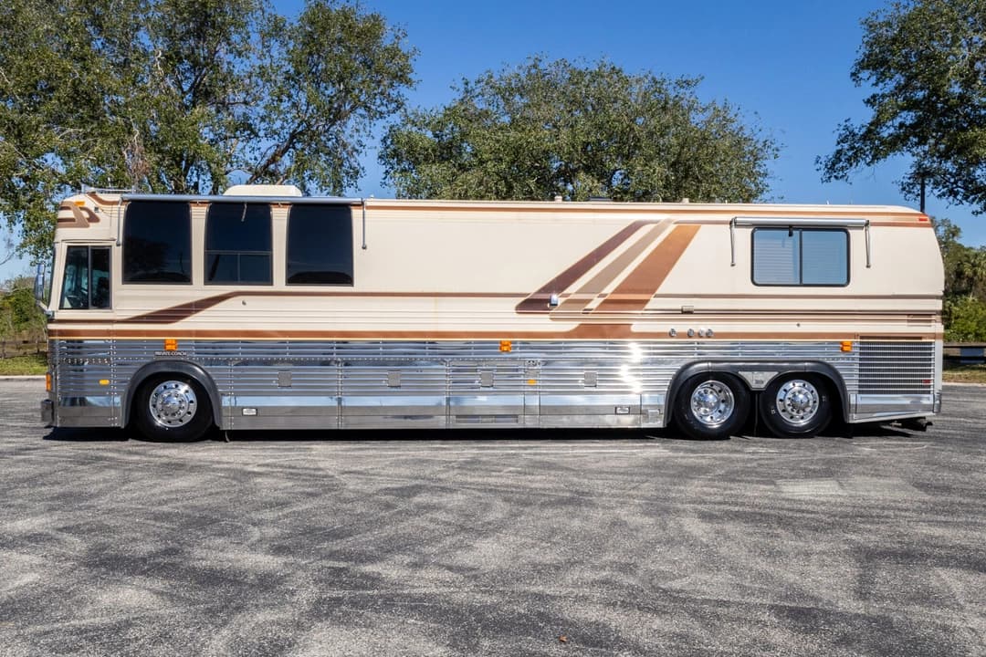 1991 Prevost Country Coach 40XL - Image 9
