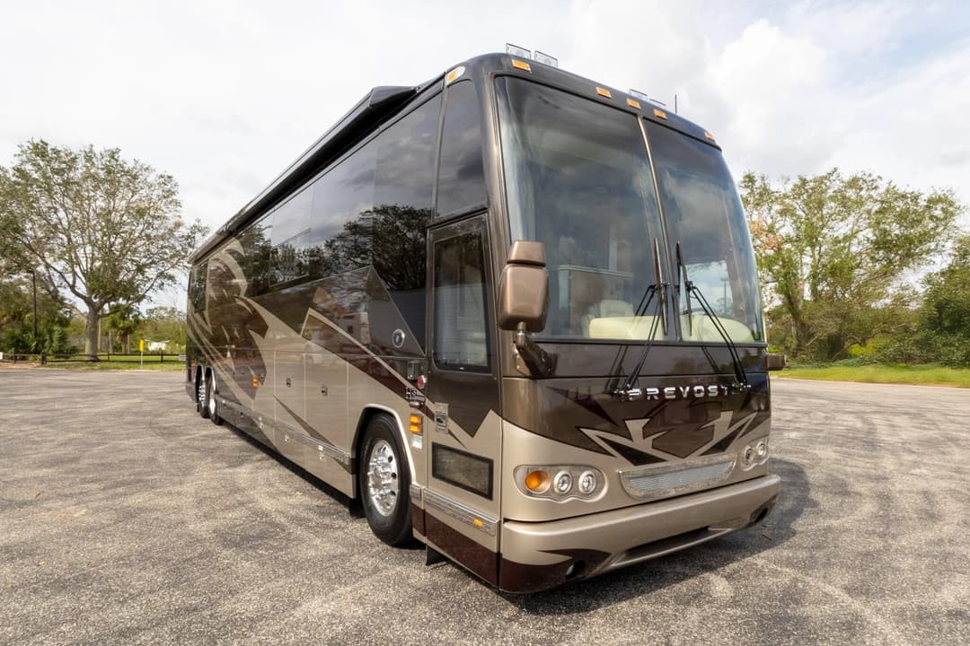 2006 Prevost H3-45 Featherlite - Image 1