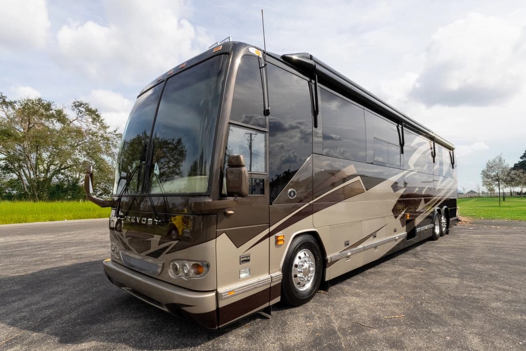 2006 Prevost H3-45 Featherlite - Image 11