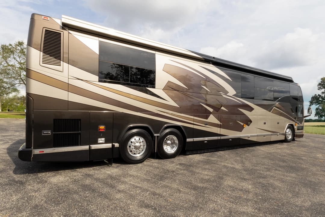 2006 Prevost H3-45 Featherlite - Image 4