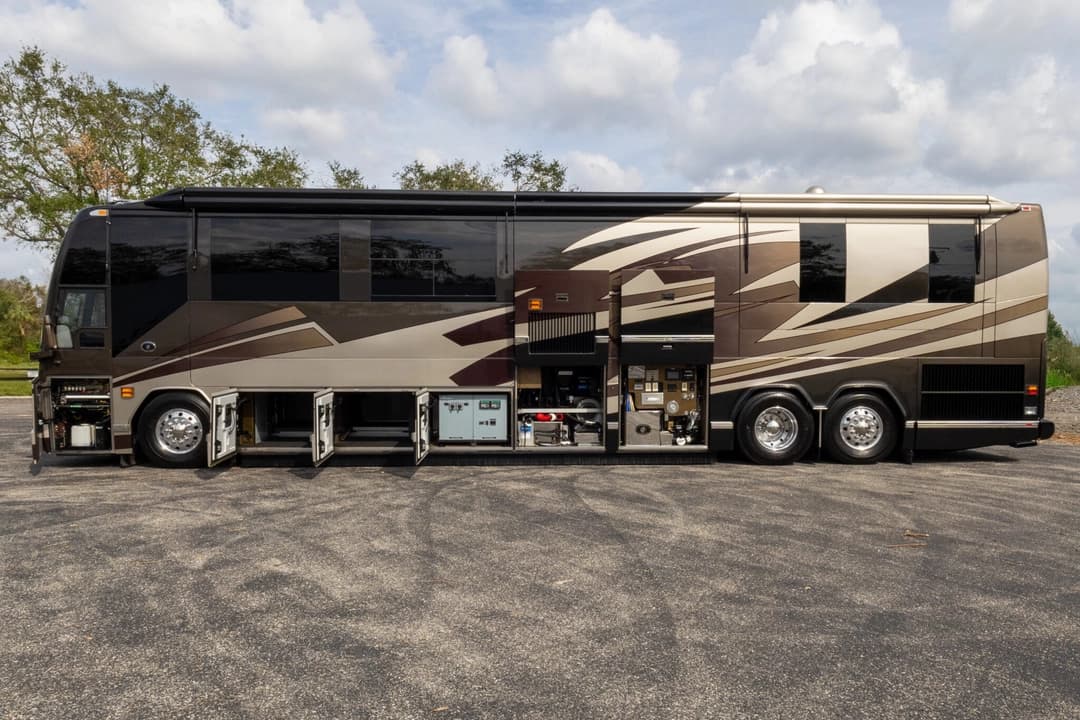 2006 Prevost H3-45 Featherlite - Image 34
