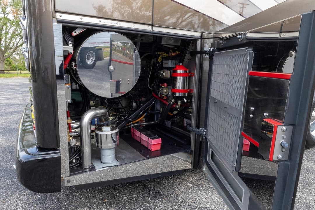 2006 Prevost H3-45 Featherlite - Image 35