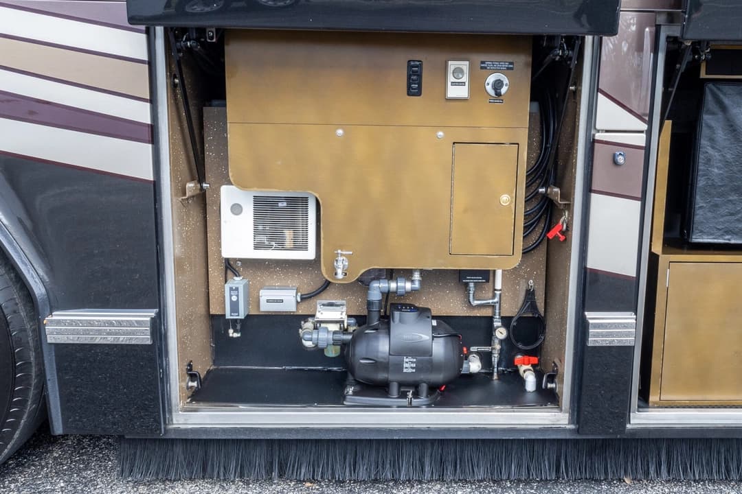 2006 Prevost H3-45 Featherlite - Image 36