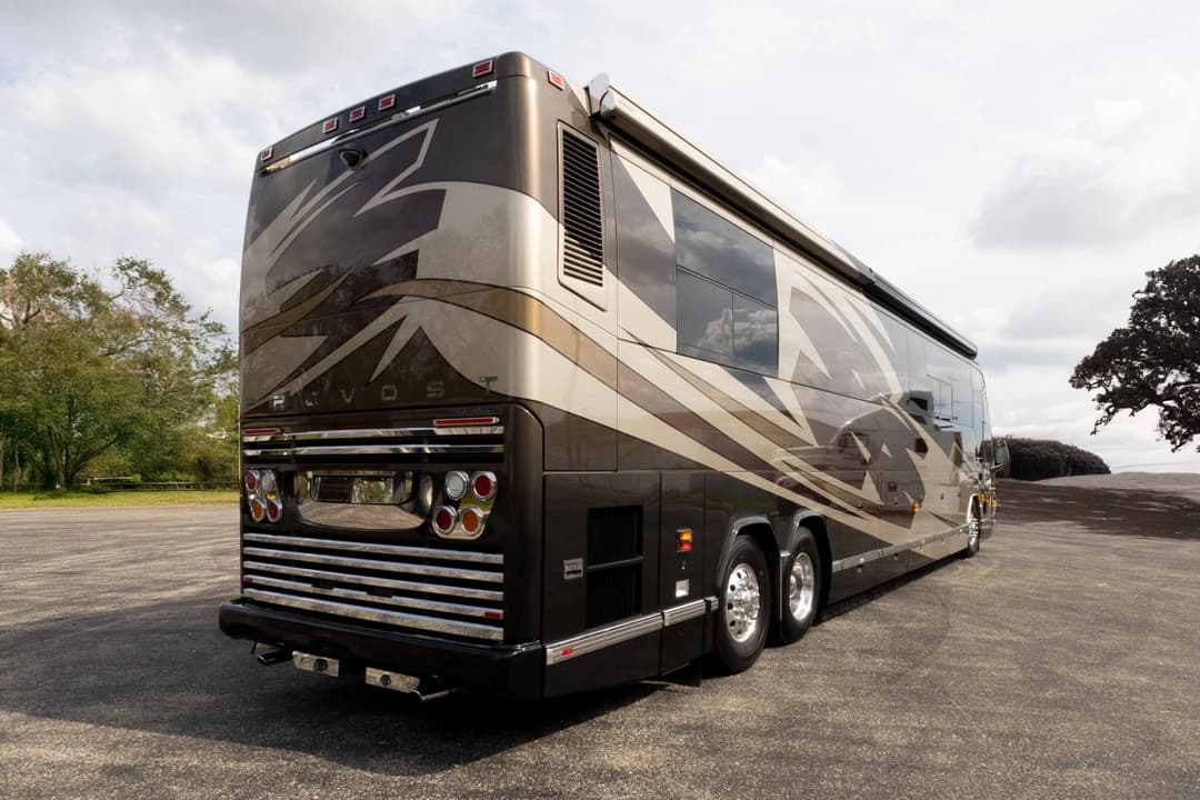 2006 Prevost H3-45 Featherlite - Image 5