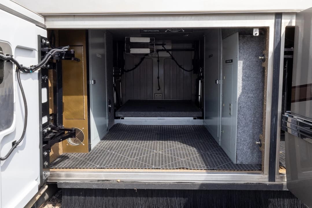 2006 Prevost H3-45 Featherlite - Image 42