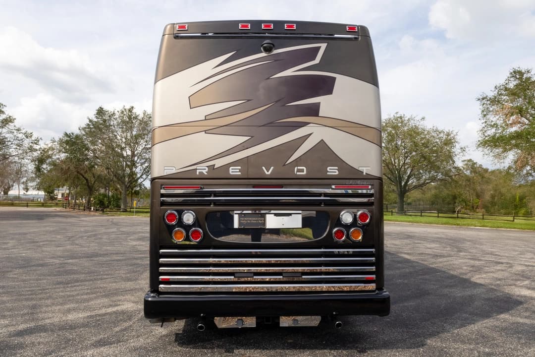 2006 Prevost H3-45 Featherlite - Image 6