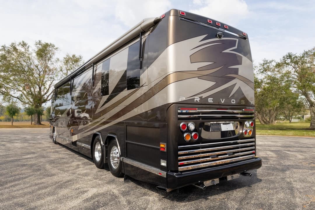 2006 Prevost H3-45 Featherlite - Image 7