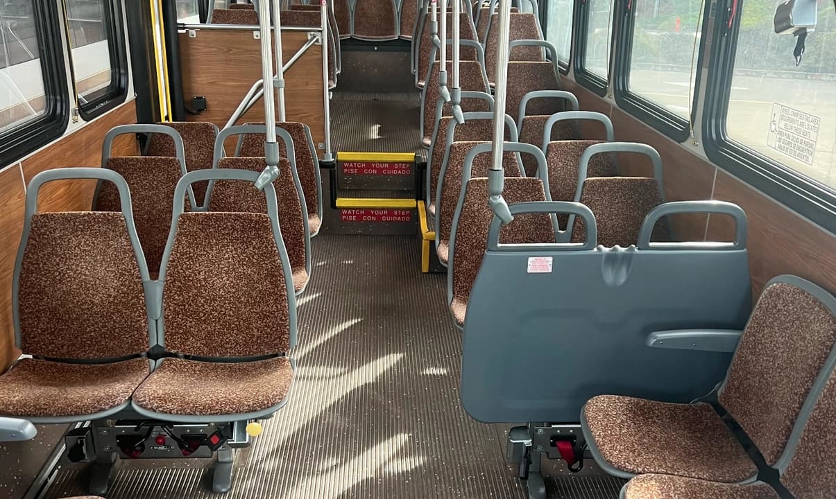 2010 Gillig BRT 2010 Transit Bus - Image 2