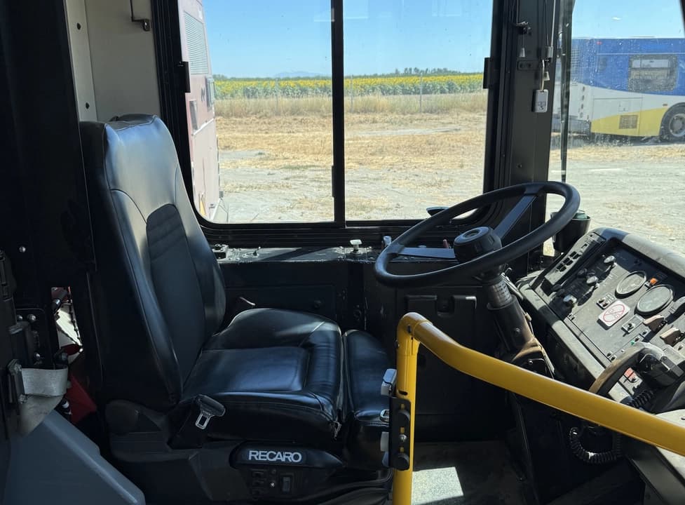 2006 Gillig 40ft Hybrid Low Floor Transit Bus - Image 3