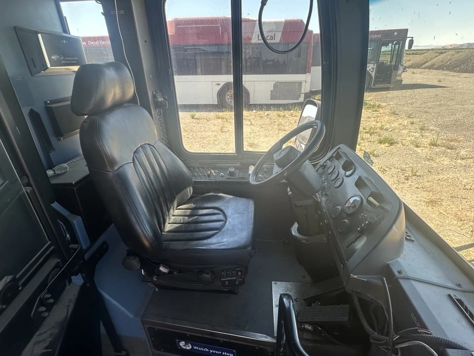 2005 New Flyer Diesel Low Floor Bus - Image 3