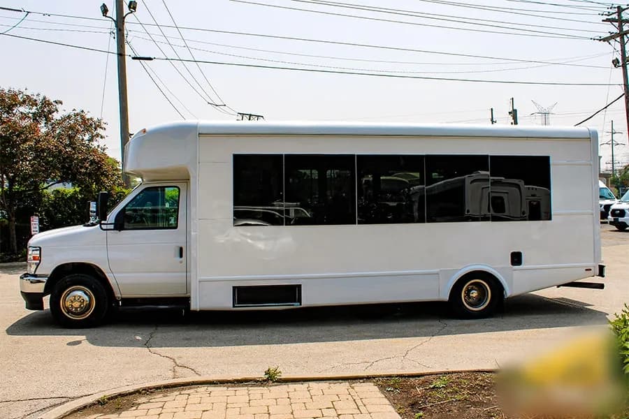 2021 Ford E450 Shuttle Bus - Image 3