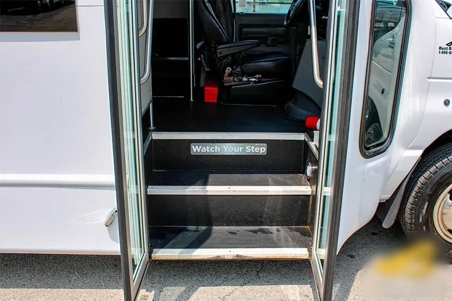 2021 Ford E450 Shuttle Bus - Image 4