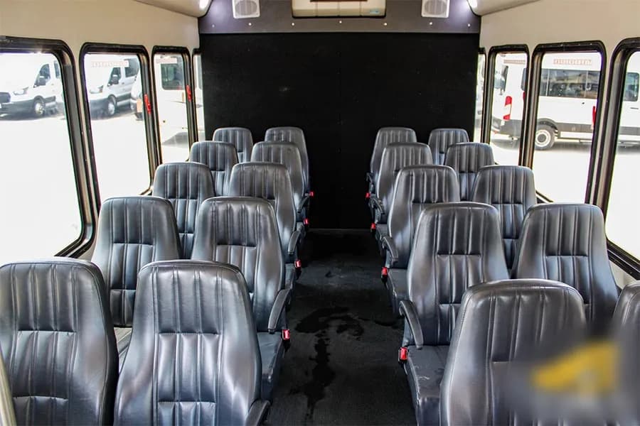 2021 Ford E450 Shuttle Bus - Image 4