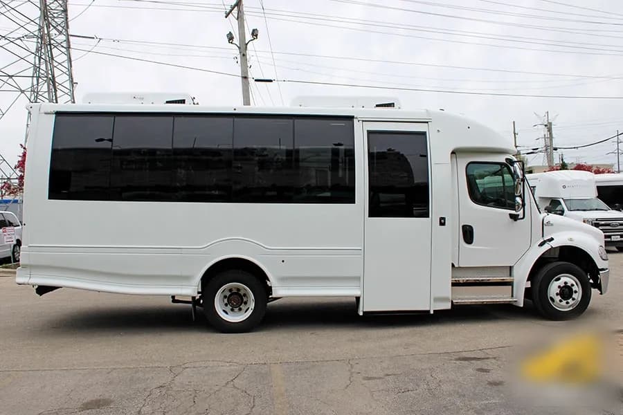 2018 Freightliner S2C Shuttle Bus - Image 2