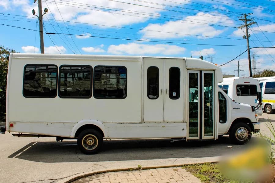 2014 Ford E450 Shuttle Bus - Image 2