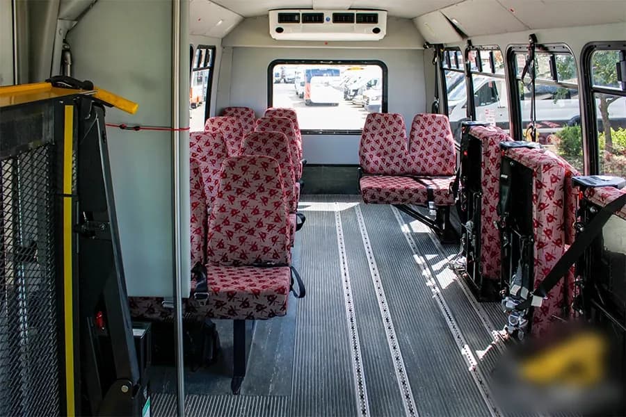 2014 Ford E450 Shuttle Bus - Image 4