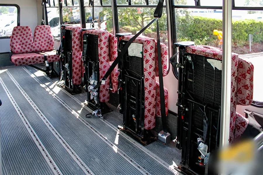 2014 Ford E450 Shuttle Bus - Image 5