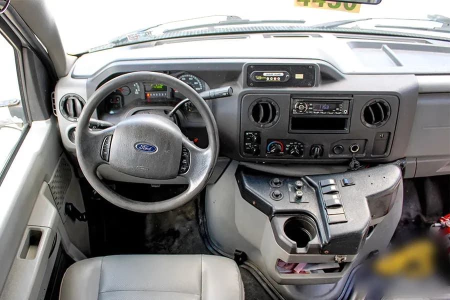 2014 Ford E450 Shuttle Bus - Image 6
