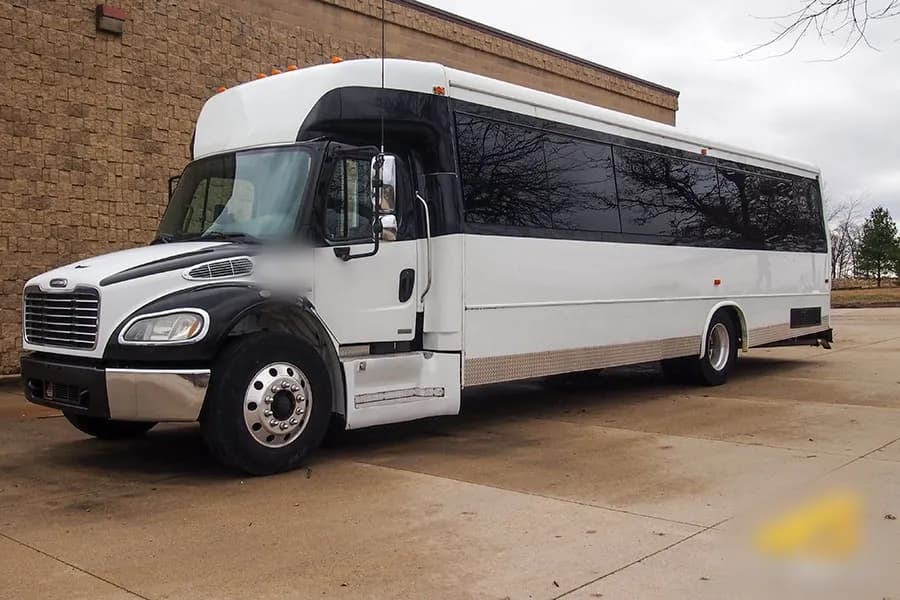 2008 Freightliner M2 Shuttle Bus - Image 2