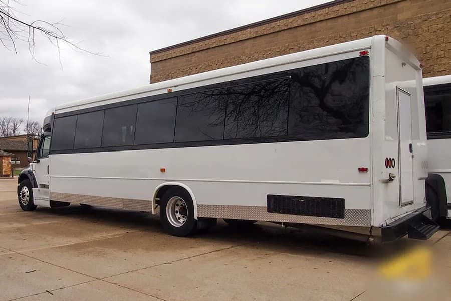 2008 Freightliner M2 Shuttle Bus - Image 3