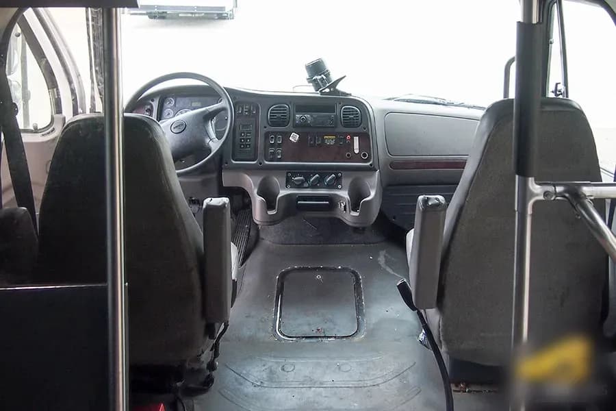 2008 Freightliner M2 Shuttle Bus - Image 5