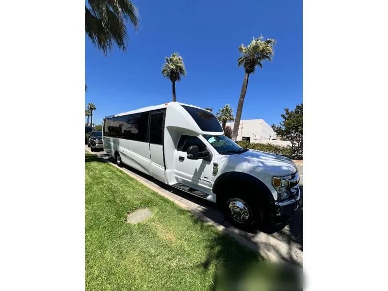 2016 Ford F-550 Shuttle Bus - Image 1