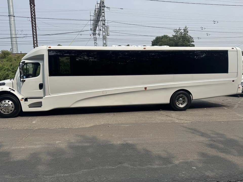 2016 Freightliner M2 Grech GM40 Executive Shuttle - Image 3