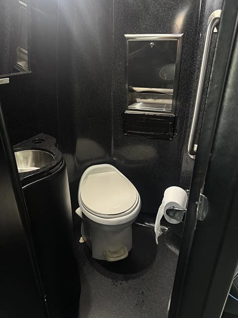 2016 Freightliner M2 Grech GM40 Executive Shuttle - Image 7