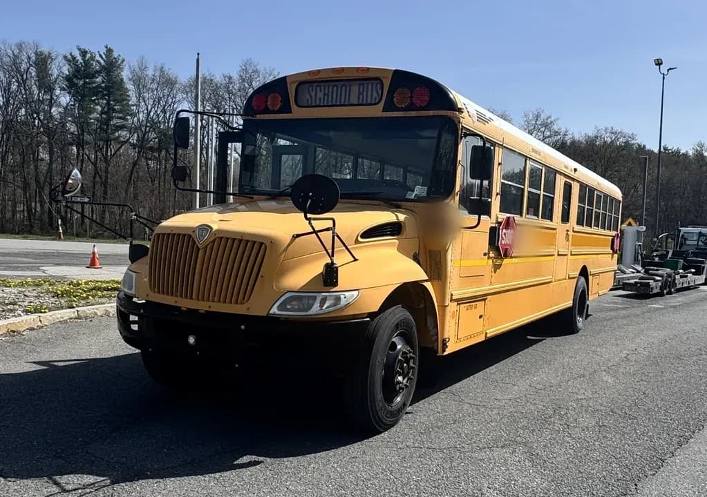 2013 International 3000 School Bus - Image 2