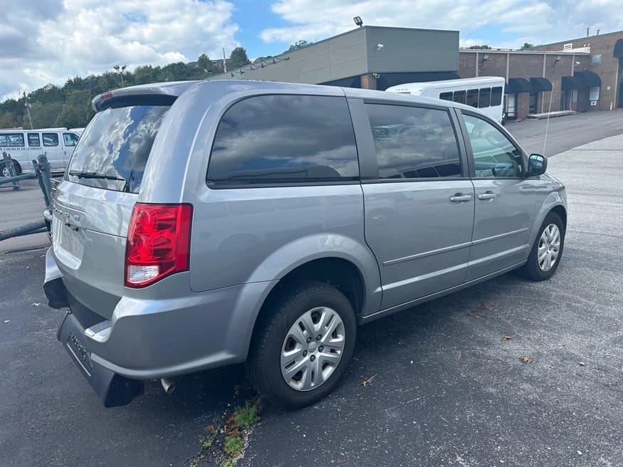 2016 Dodge Grand Caravan AutoAbility Van - Image 2