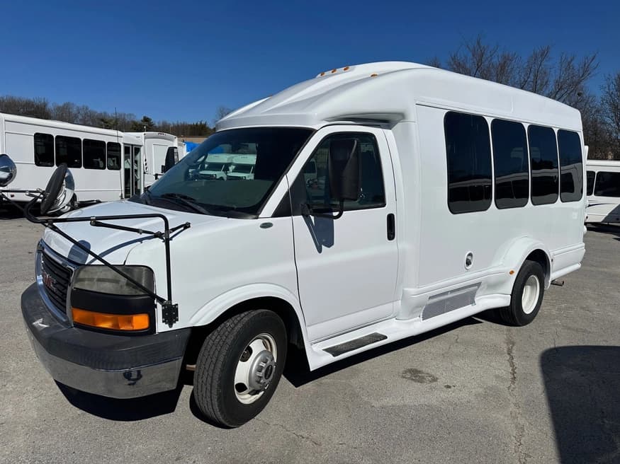 2009 GMC C3500 Turtle Top Shuttle Bus - Image 1