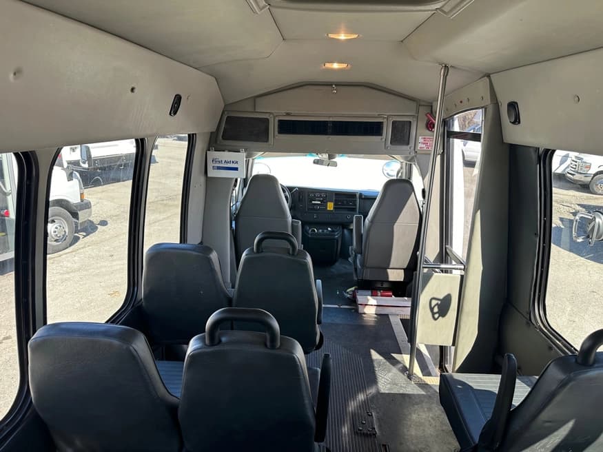 2009 GMC C3500 Turtle Top Shuttle Bus - Image 3