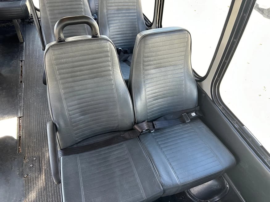 2009 GMC C3500 Turtle Top Shuttle Bus - Image 5