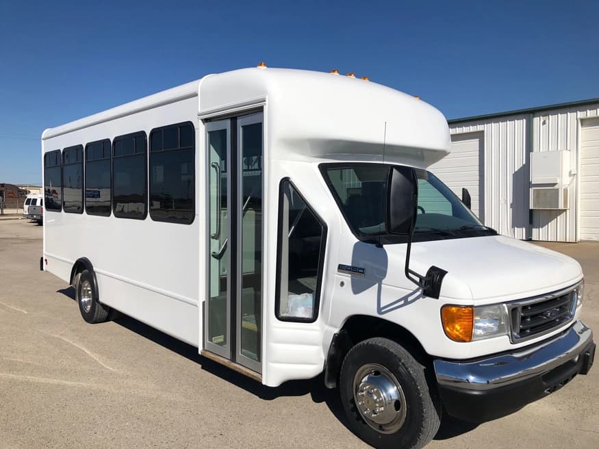 2007 Ford E450 Starcraft Allstar Shuttle Bus - Image 1