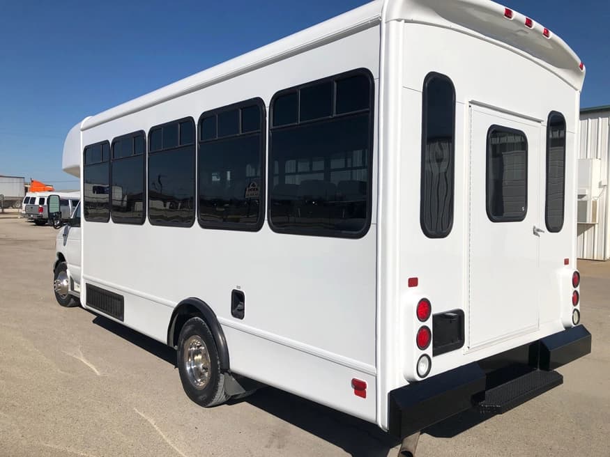 2007 Ford E450 Starcraft Allstar Shuttle Bus - Image 2