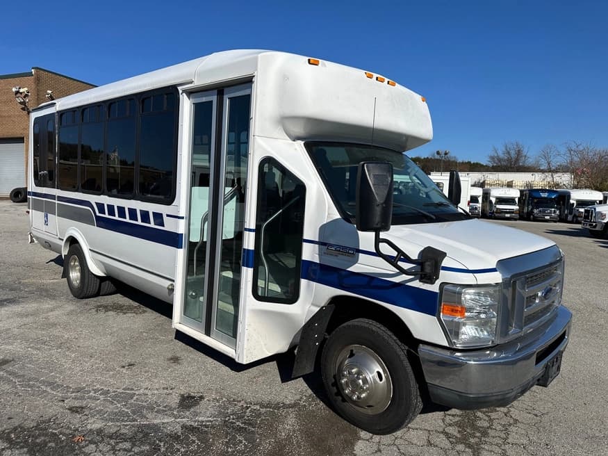 2010 Ford E450 ElDorado Aerotech Shuttle Bus - Image 1