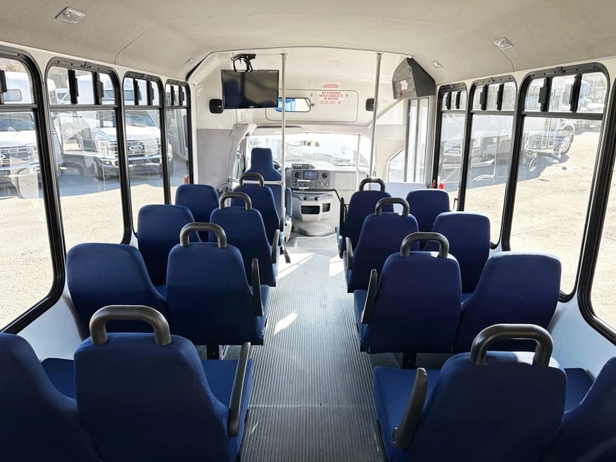 2010 Ford E450 ElDorado Aerotech Shuttle Bus - Image 3