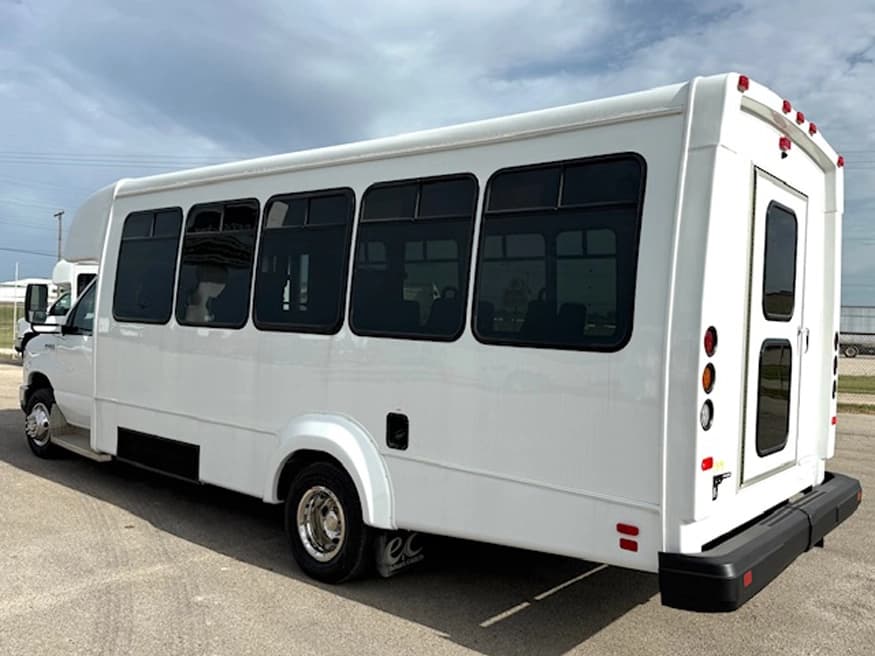 2019 Ford E450 Elkhart Shuttle Bus - Image 2