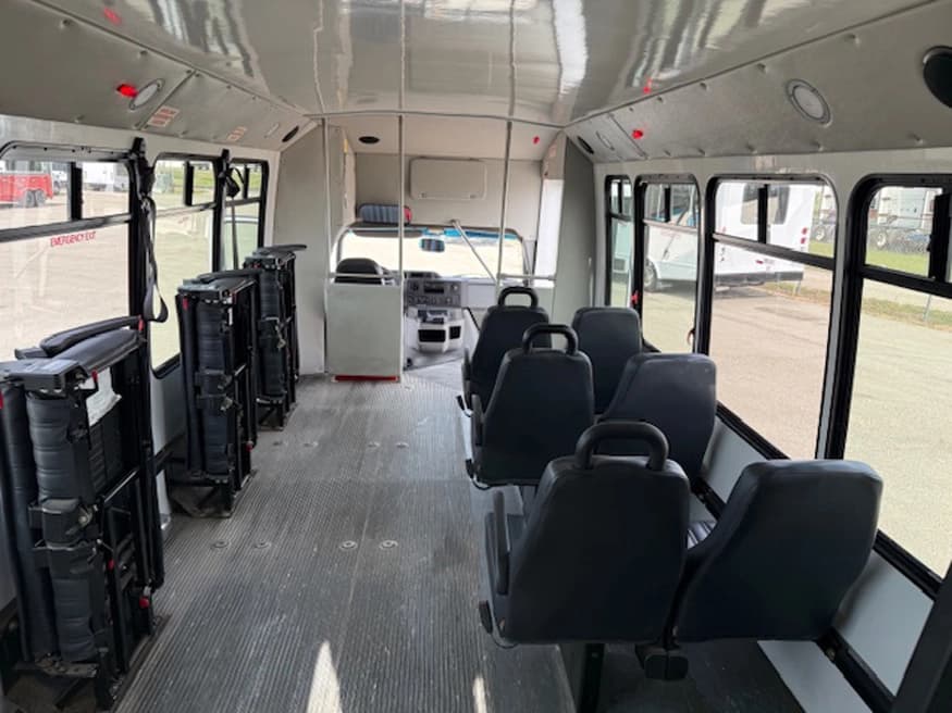 2019 Ford E450 Elkhart Shuttle Bus - Image 3