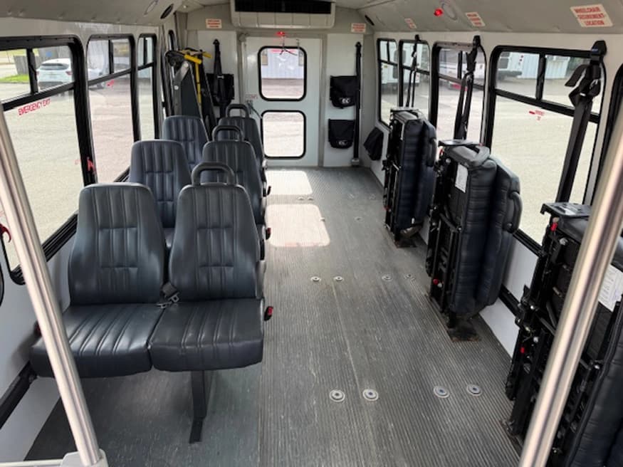 2019 Ford E450 Elkhart Shuttle Bus - Image 4