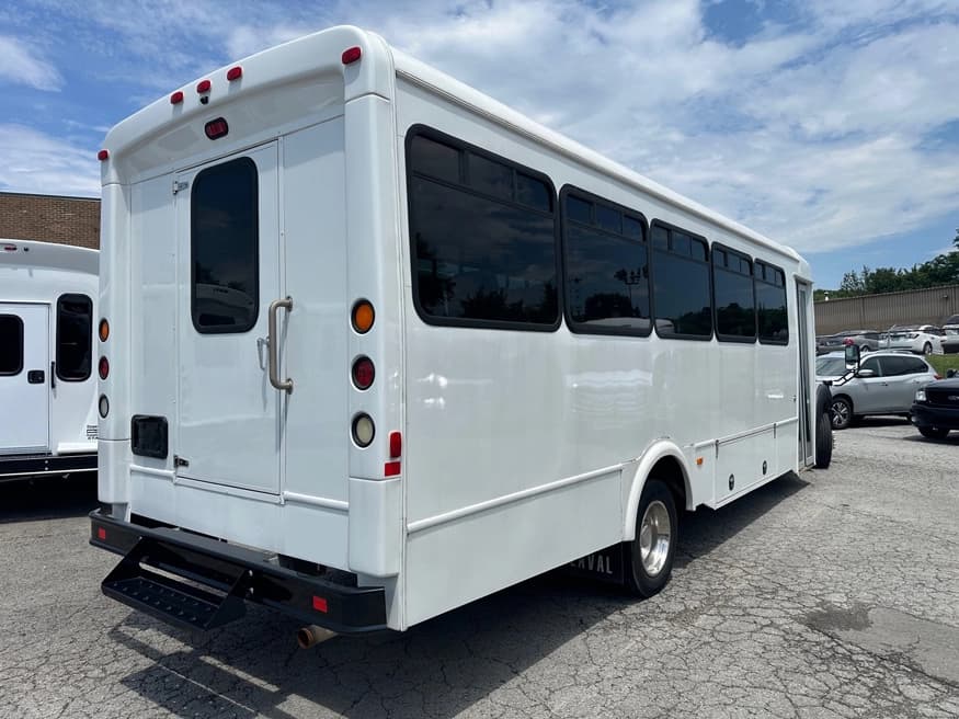 2012 Ford F550 Glaval Entourage Shuttle Bus - Image 2