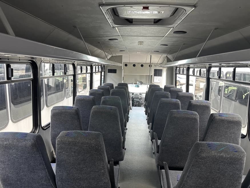 2012 Ford F550 Glaval Entourage Shuttle Bus - Image 3