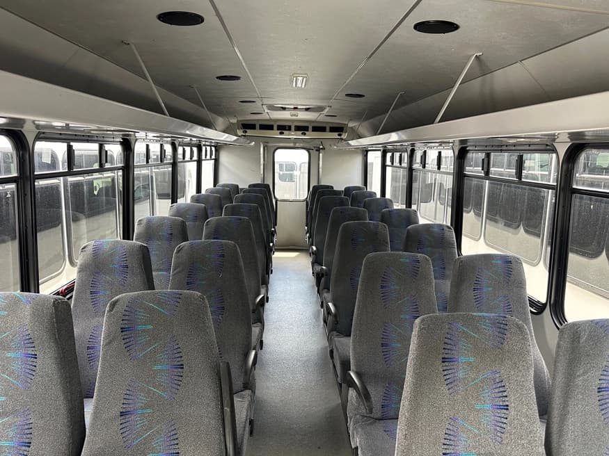 2012 Ford F550 Glaval Entourage Shuttle Bus - Image 4