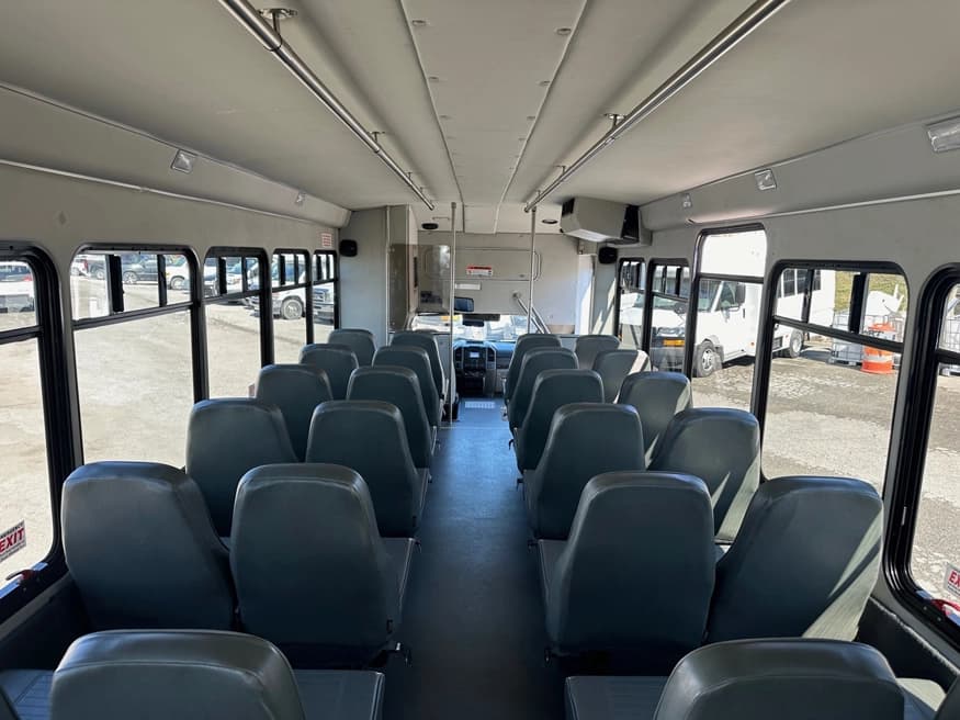 2021 Ford F550 Starcraft XL Shuttle Bus - Image 3