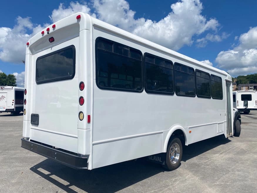 2021 Ford F550 Glaval Entourage Shuttle Bus - Image 2