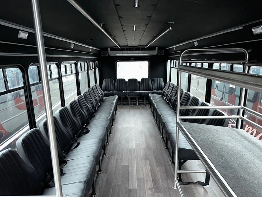 2021 Ford F550 Glaval Entourage Shuttle Bus - Image 4