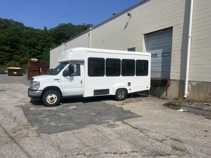 2016 Ford E350 Shuttle Bus - Image 2