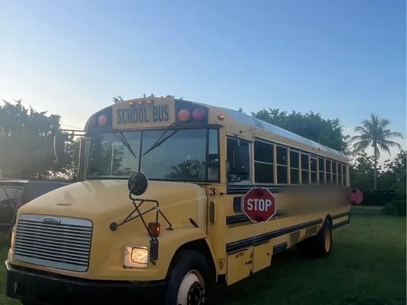 2002 International School Bus - Image 2
